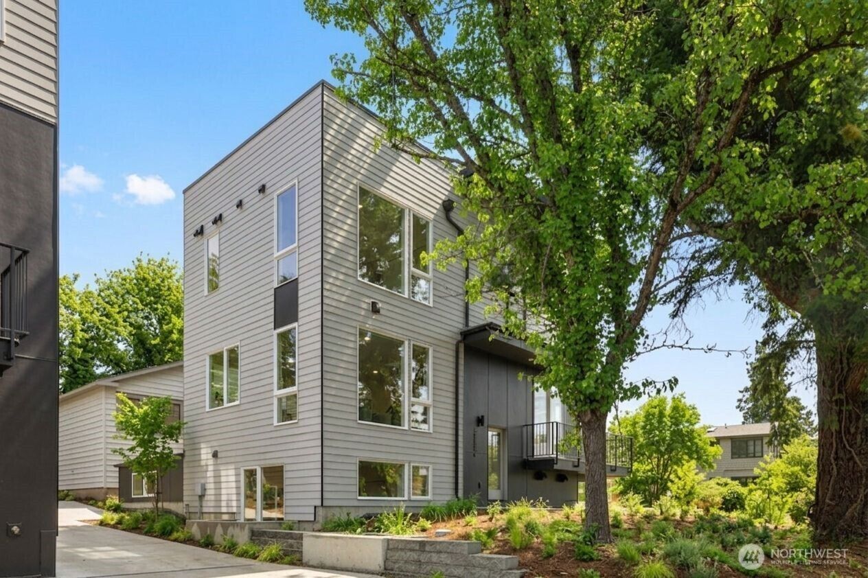 Property Photo:  4409 B  21st Avenue SW  WA 98106 