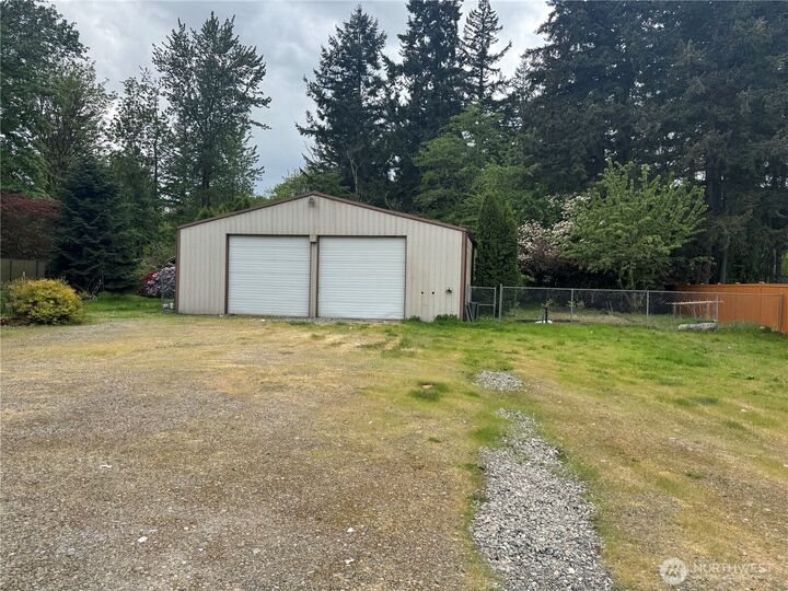 Property Photo:  320  181st Avenue E  WA 98391 
