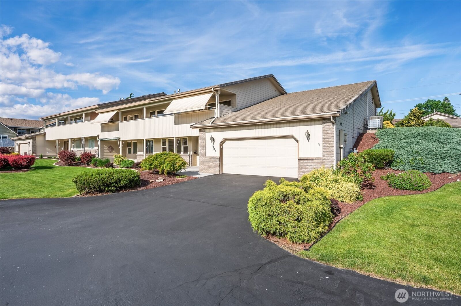 Property Photo:  1380  Eastmont Avenue 1203  WA 98802 