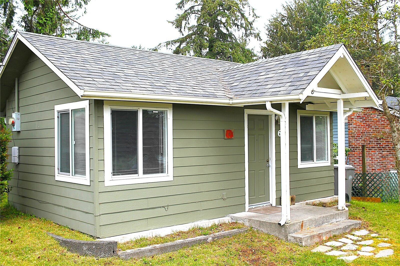 Property Photo:  603 N Broadway Street  WA 98595 
