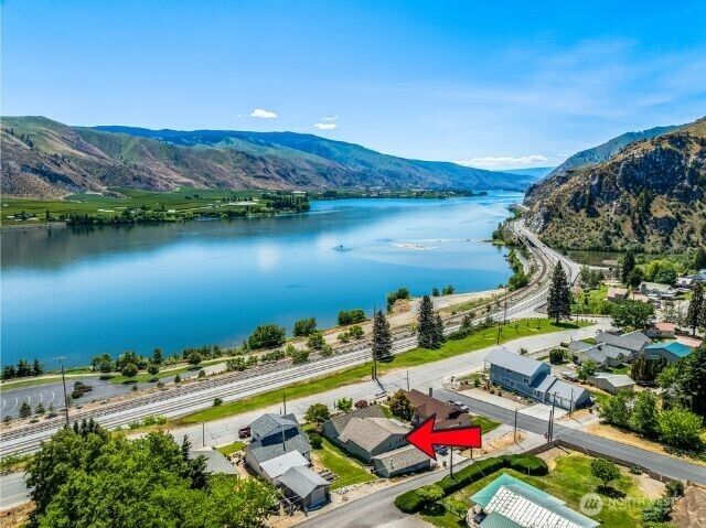 Property Photo:  2548  Entiat Way  WA 98802 
