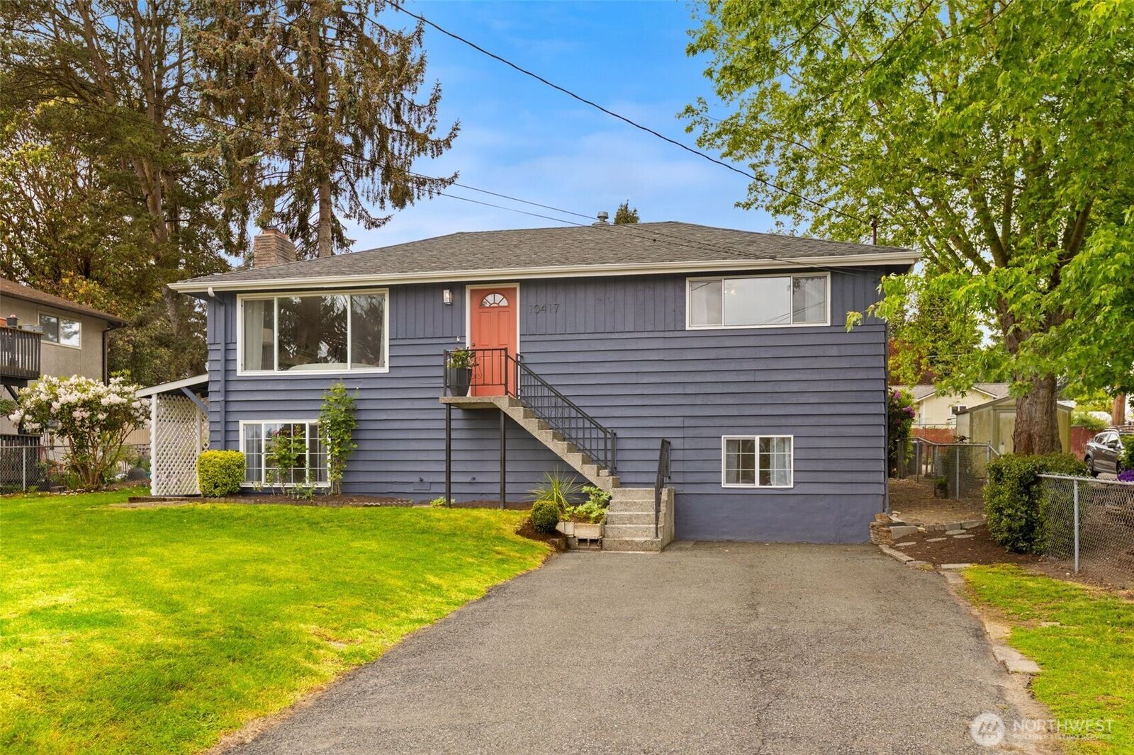 Property Photo:  10417  17th Avenue SW  WA 98146 