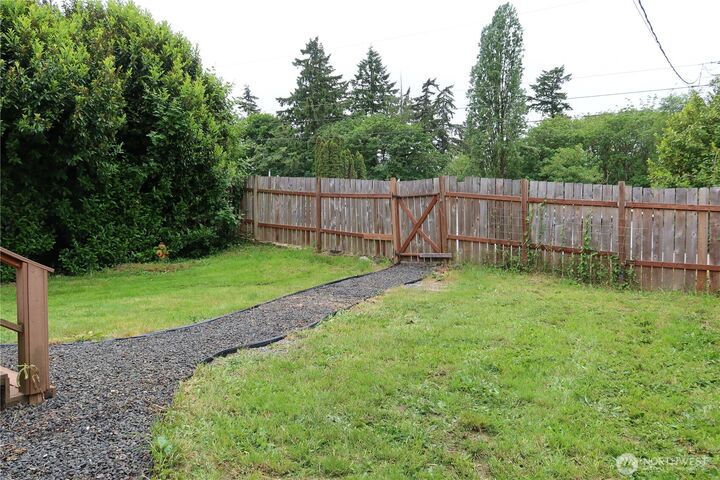 Property Photo:  1405  Flower Avenue  WA 98366 