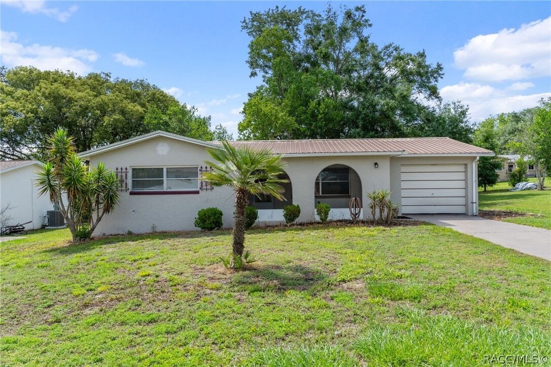 Property Photo:  75 S Osceola Street  FL 34465 