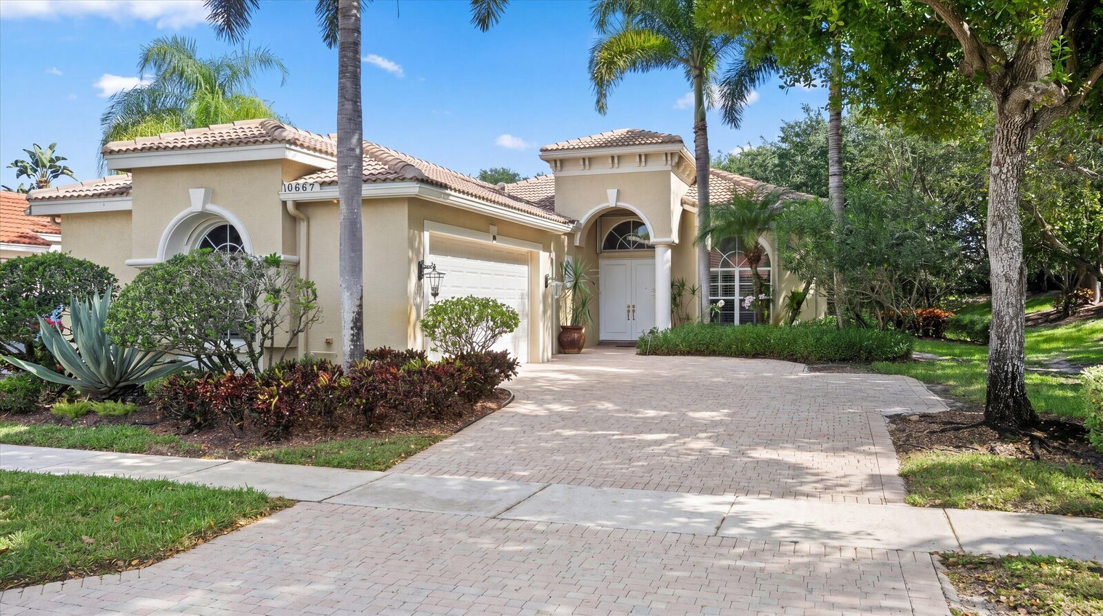 Property Photo:  10689 Northgreen Drive  FL 33449 