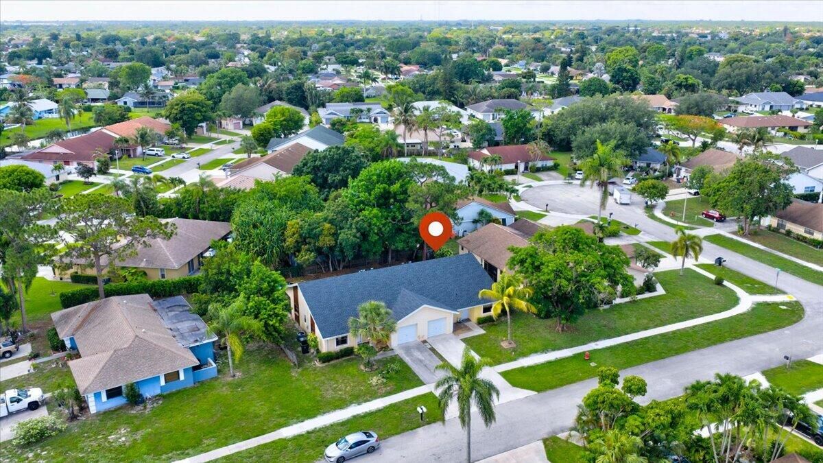 Property Photo: 12452 Guilford Way FL 33414