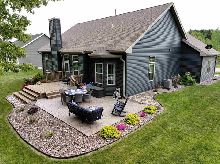 Property Photo:  1013 E Superior Drive  WI 53534 