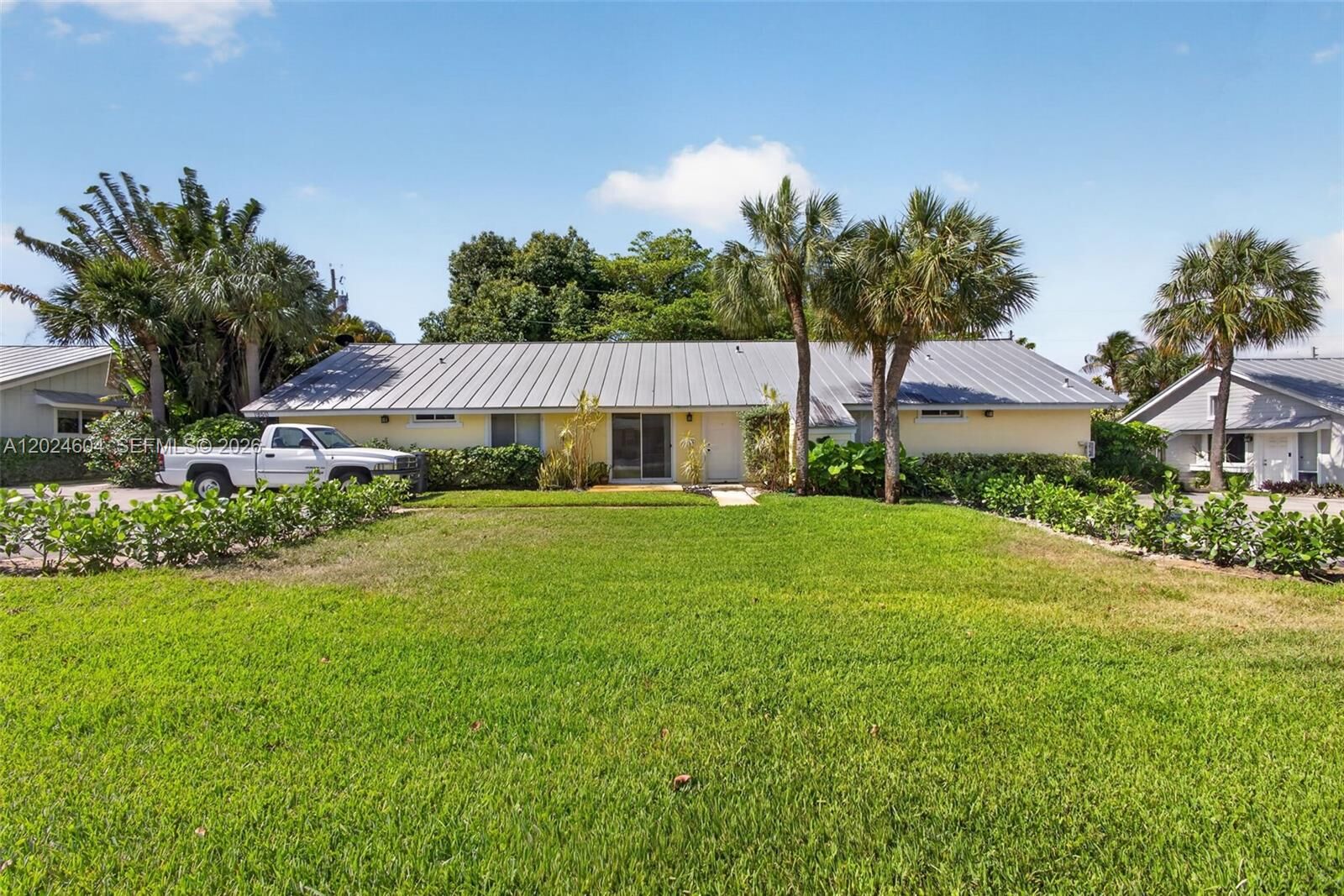 Property Photo:  1954 Windsor Dr 1954  FL 33408 