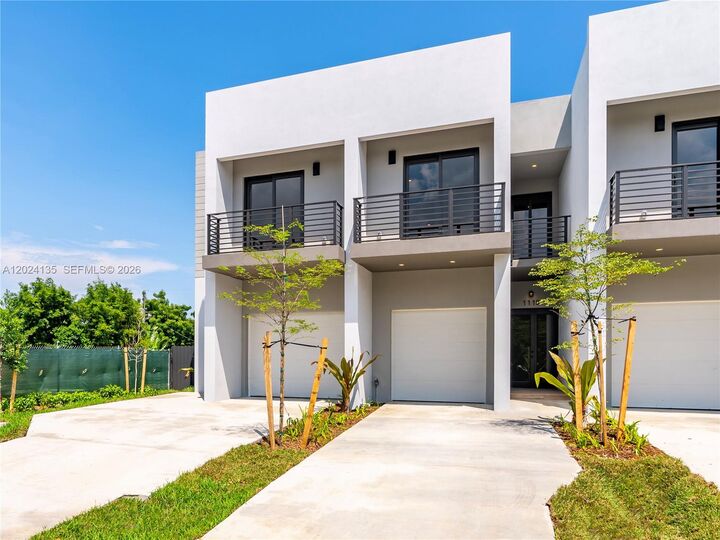 Property Photo: 1118 NE 10th Ave 1118 FL 33304