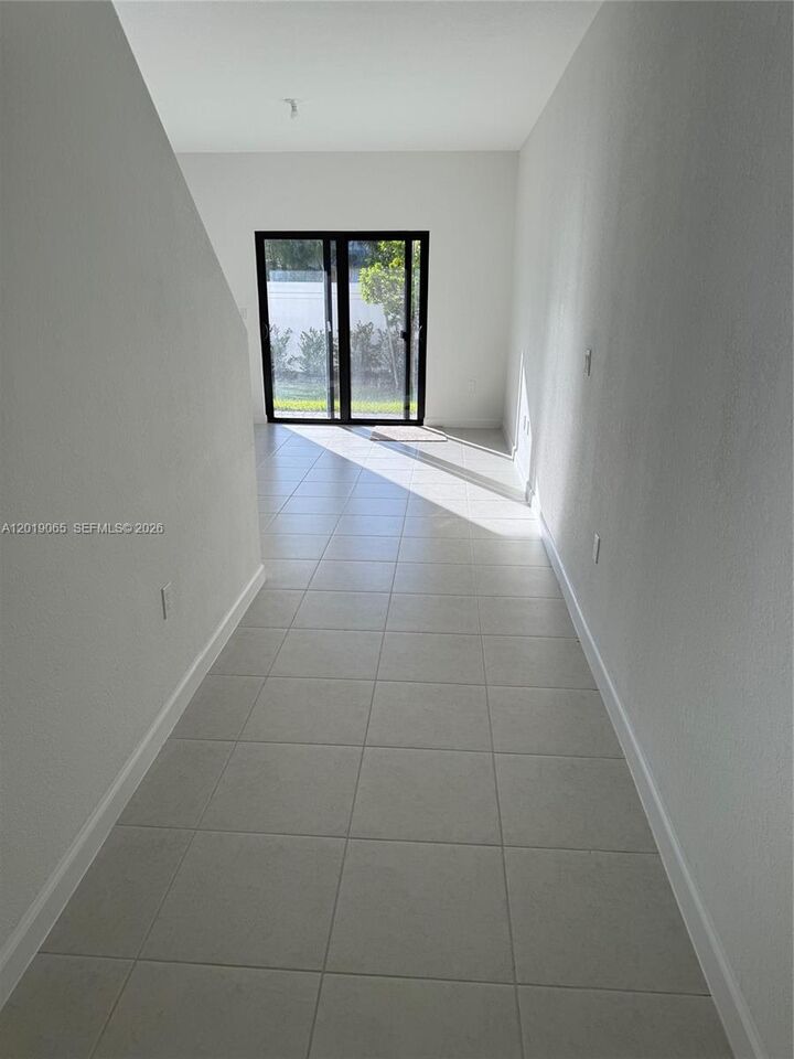 Property Photo: 4957 Oakmont Dr 5838 FL 33312