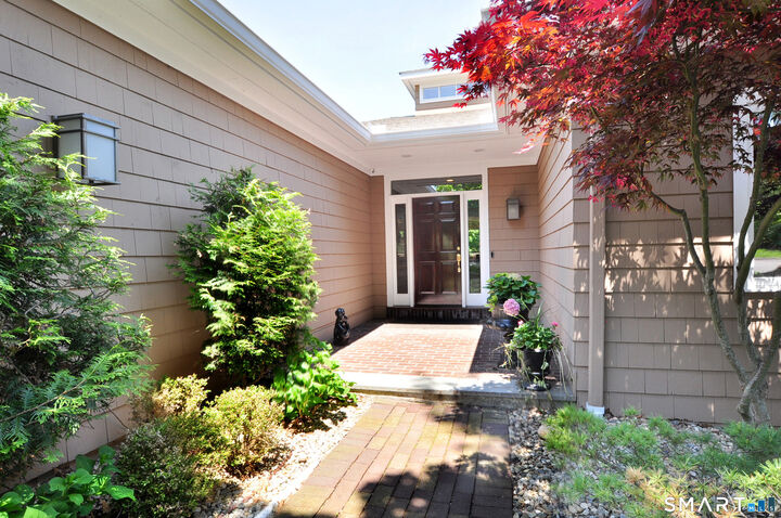 Property Photo:  2 Schuyler Lane 2  CT 06002 