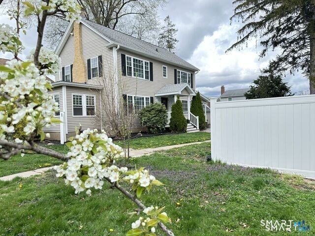 Property Photo:  