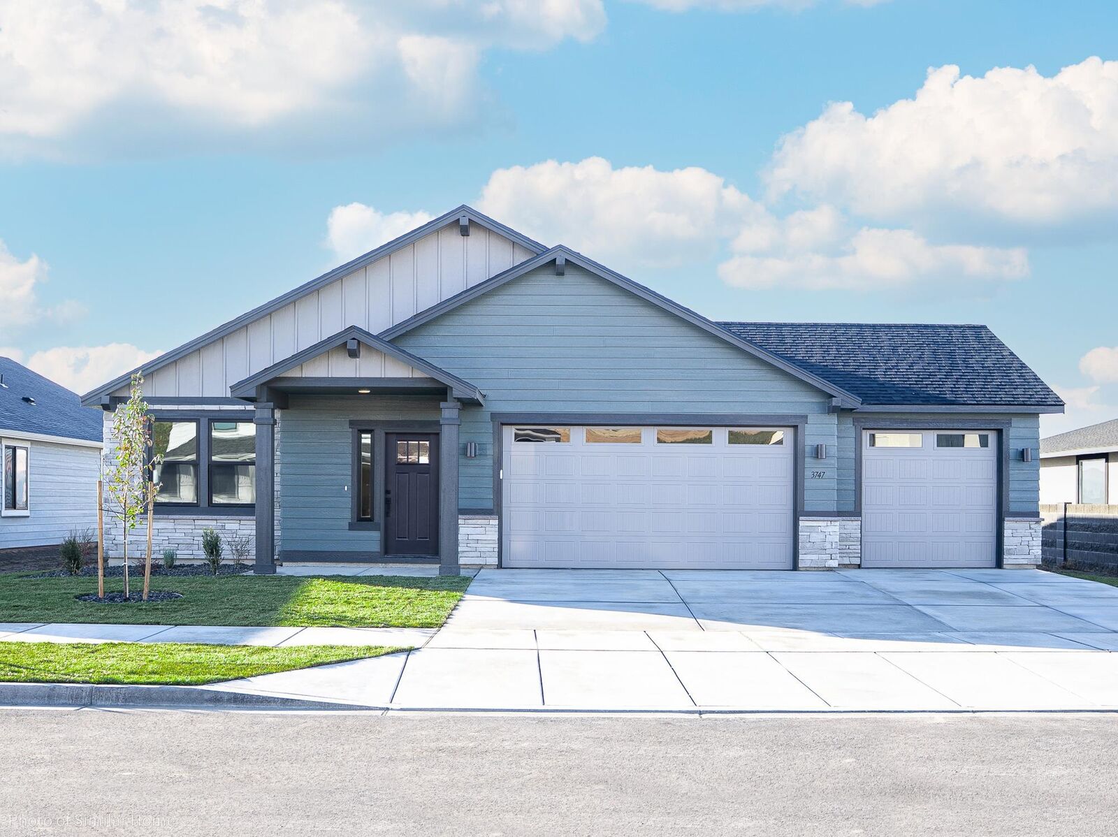 Property Photo:  323 Peach Tree Ct  WA 99004 