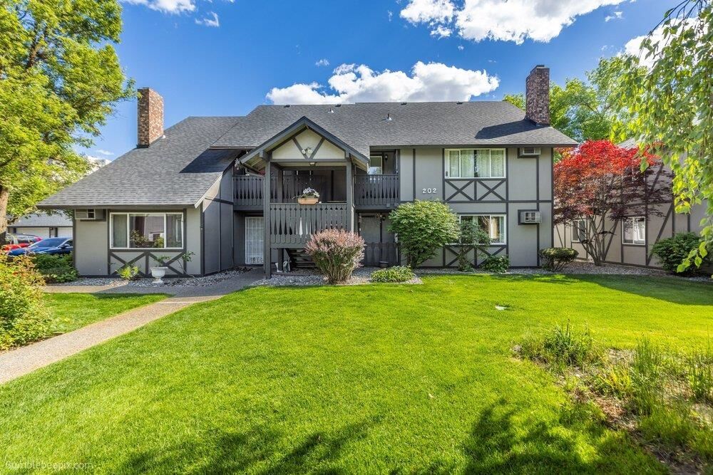 Property Photo:  202 E Weil Ave Unit #2  WA 99208 