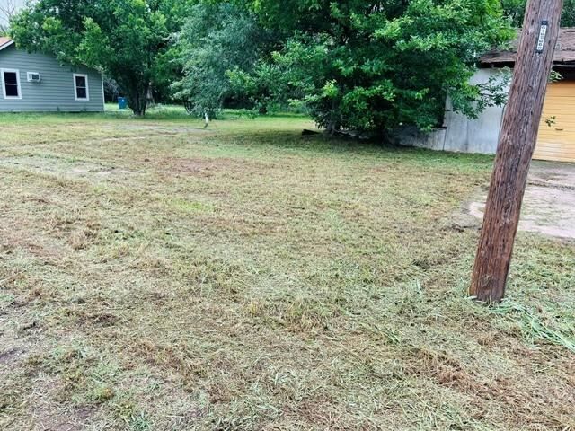 Property Photo:  1028 E Vine Street  OK 74023 