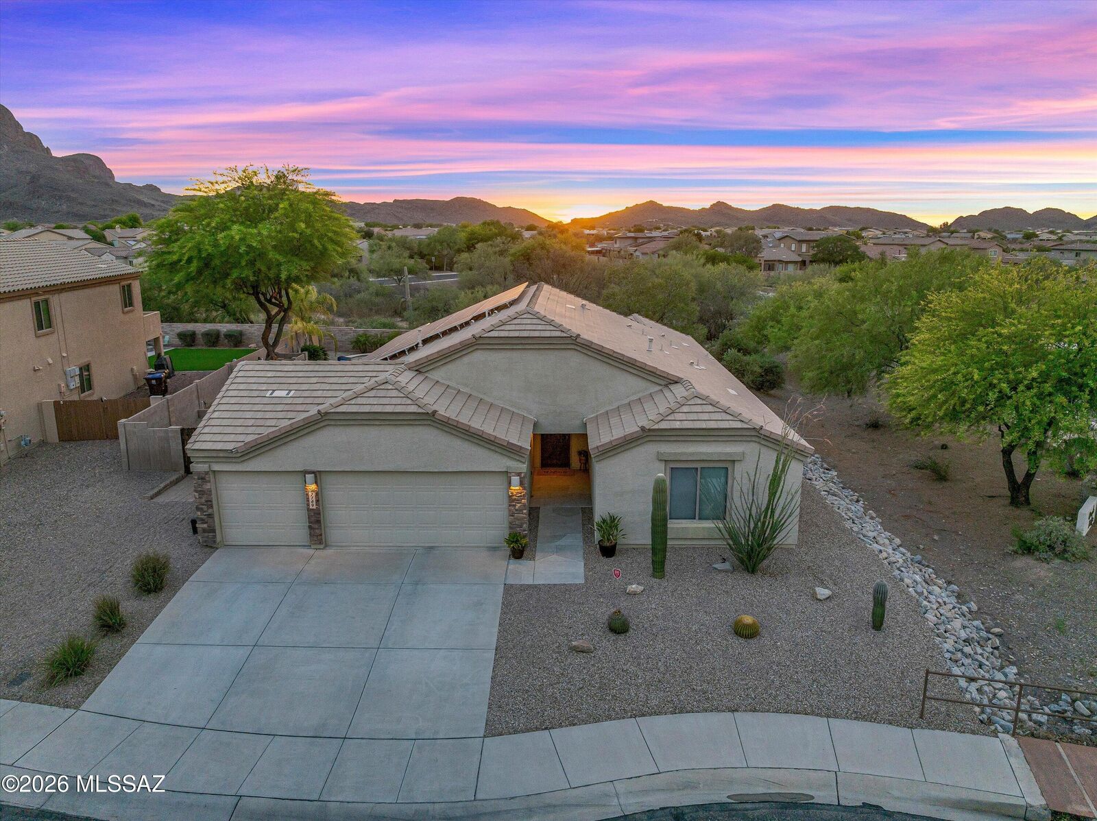 Property Photo: 7169 W Oracle Ridge Trail AZ 85743