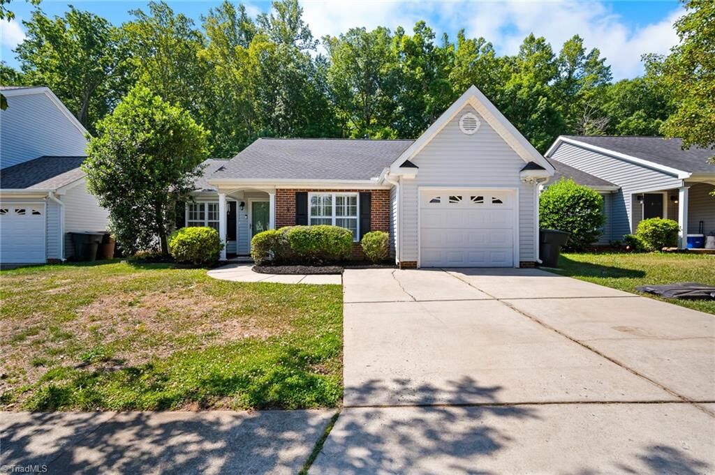 Property Photo: 3932 Bluestem Drive NC 27405