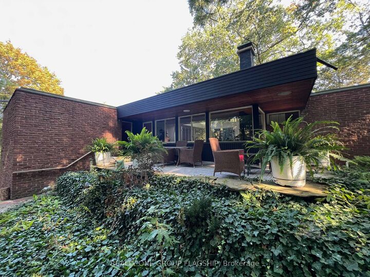 Property Photo: 1379 Clarkson Road N ON L5J 2W6
