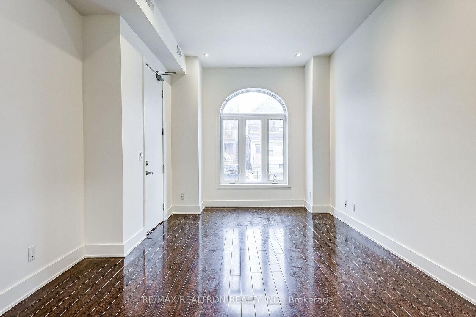 Property Photo: 588 Ossington Avenue ON M6G 3T5