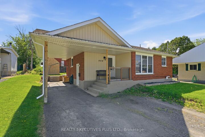Property Photo:  448 Dominion Street S  ON K0C 1A0 