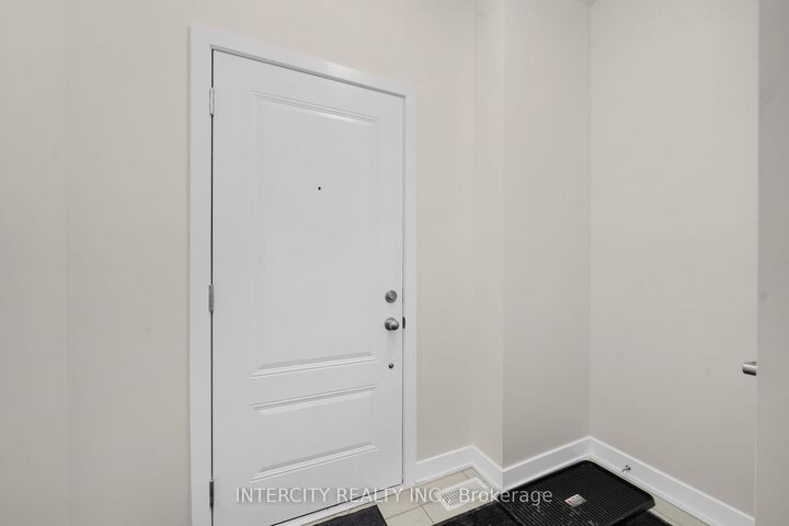 Property Photo: 100 Walden Drive Blk 7 Unit 3 ON L9V 3Y1