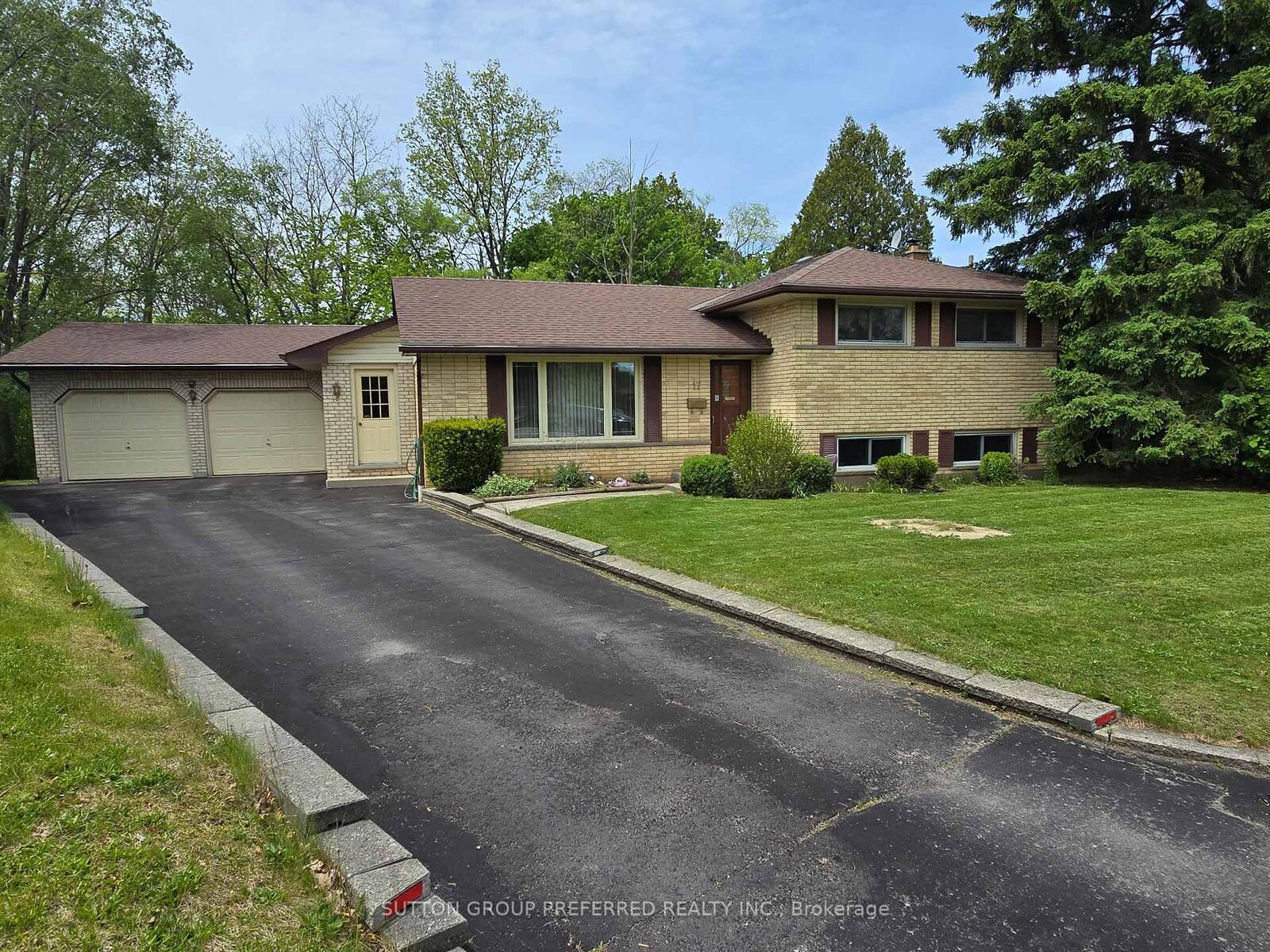 Property Photo:  17 Agincourt Place  ON N5Z 4E8 