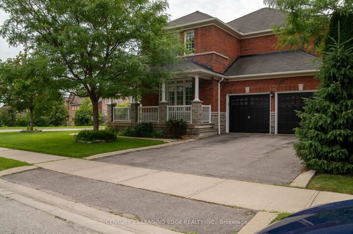 Property Photo: 26 Huntspoint Drive ON L6P 2E7