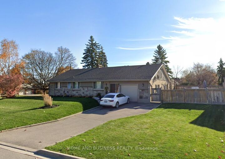 Property Photo: 8 Sora Drive ON L5M 1B2