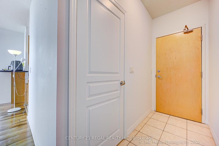 Property Photo: 220 Burnhamthorpe Road 3004 ON L5B 3Y5