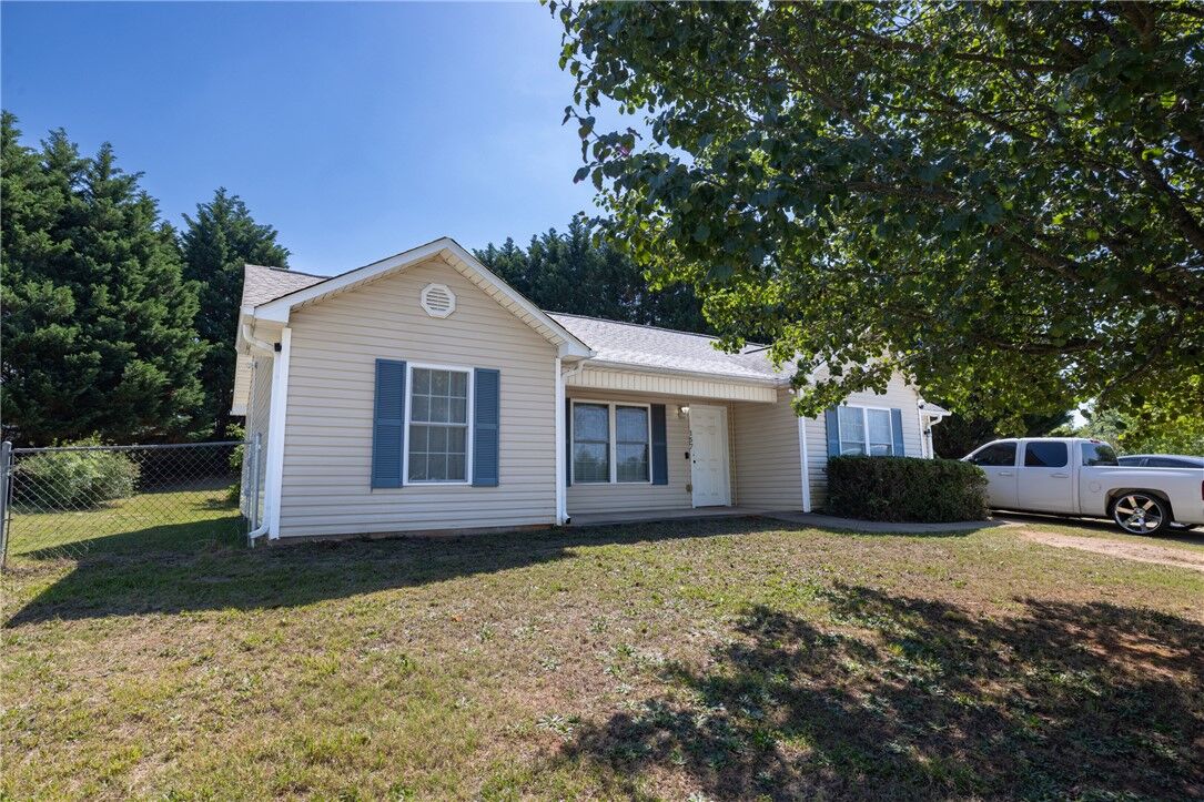 Property Photo:  157 Bufflehead Circle  SC 29657 