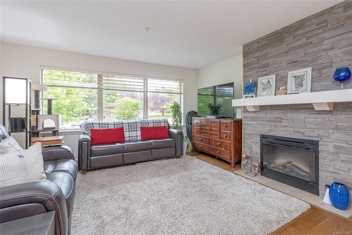 Property Photo: 257 Moilliet St S 201 BC V9P 0B3