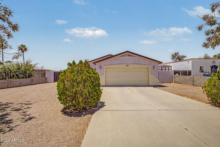 Property Photo:  1564 S Royal Palm Road  AZ 85119 