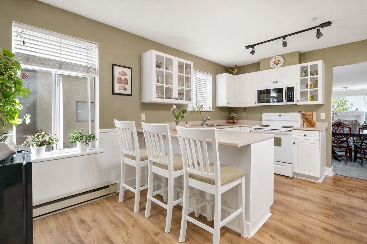 Property Photo:  33344 2nd Avenue 102  BC V2V 1K3 