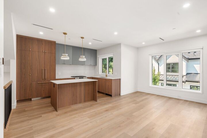 Property Photo: 2333 E 54th Avenue Sl 2 BC V5S 1X1