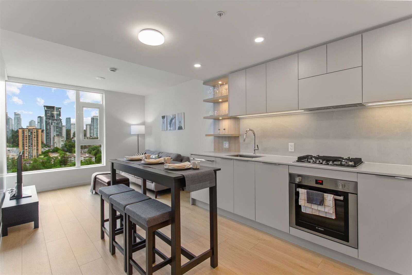 Property Photo: 311 Alderson Avenue 1805 BC V3K 0K3