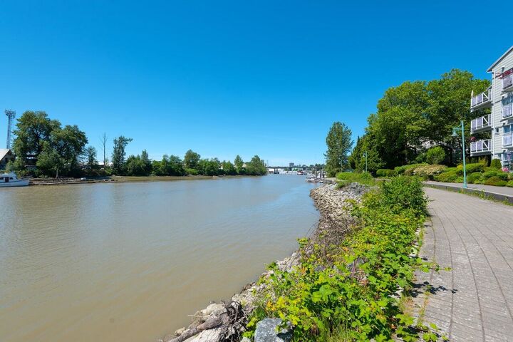 2080 E Kent Avenue South 402 — photo 1
