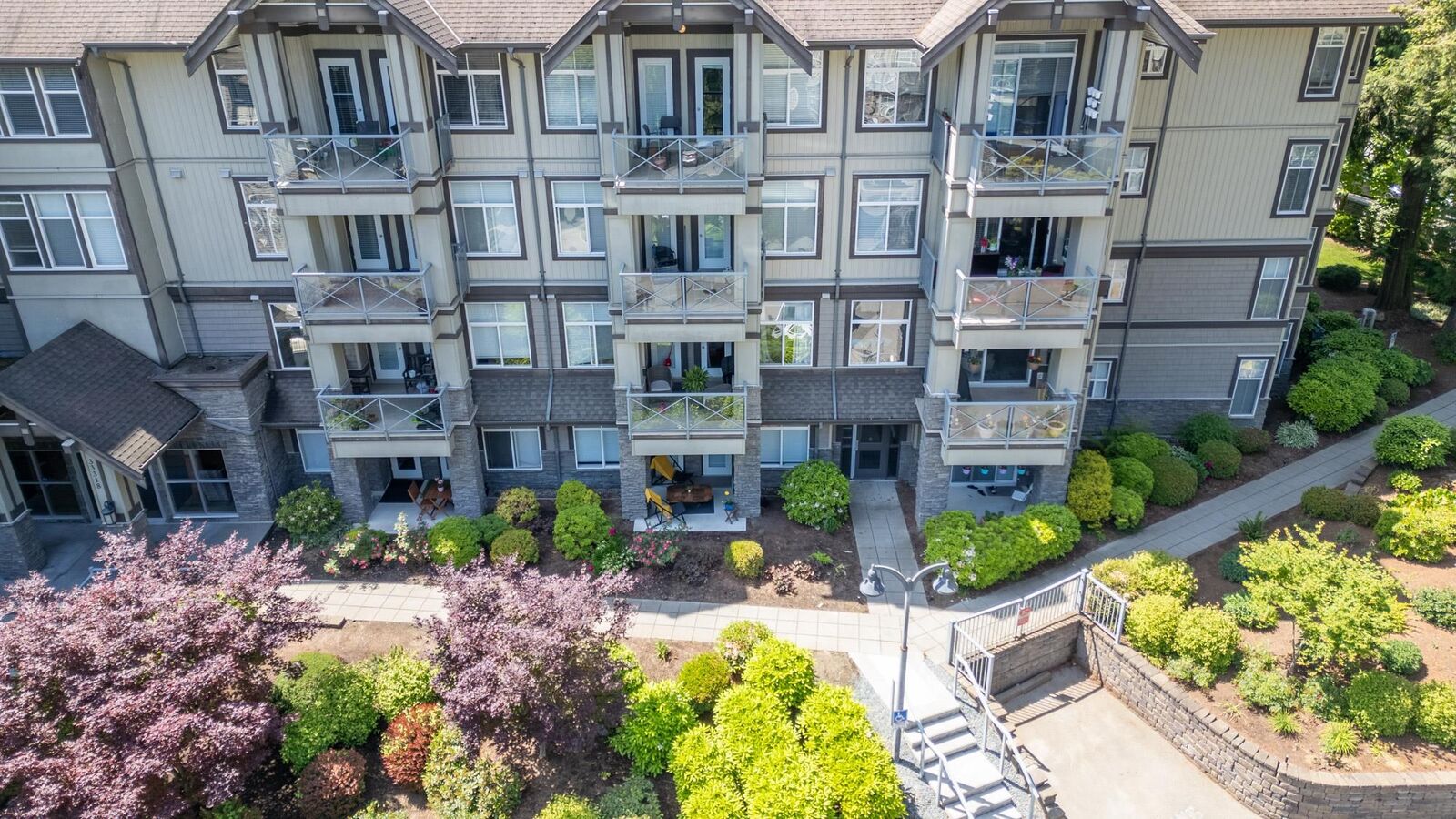 Photo de la propriété:  33318 E Bourquin Crescent 202  BC V2S 0A6 