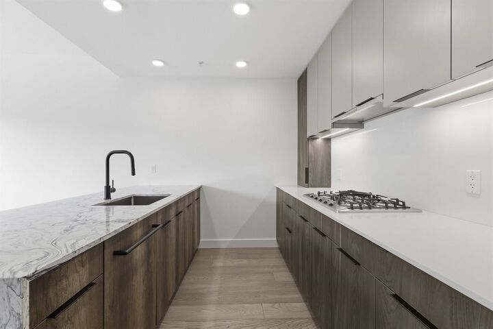 Property Photo: 3590 W 39th Avenue 306 BC V6N 3A5