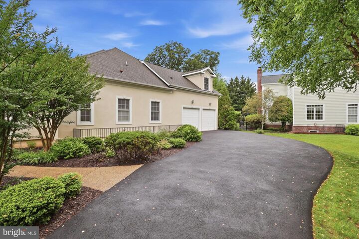 Property Photo: 8277 Roxborough Loop VA 20155