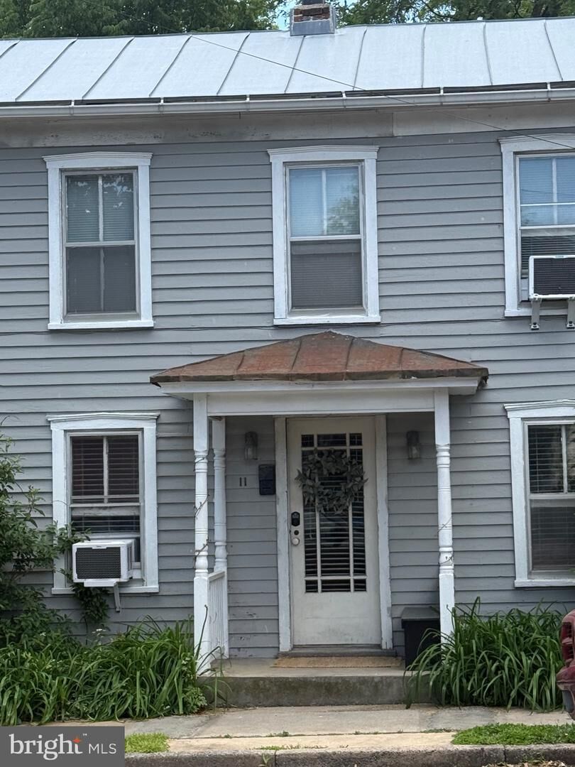 Property Photo: 11 W Germain Street VA 22601