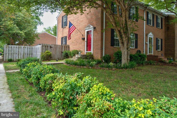Property Photo:  501 S Henry Street  VA 22314 