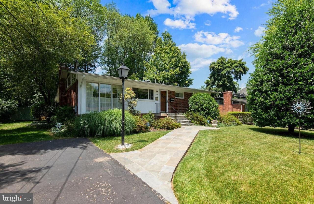 Property Photo:  1608 Westmoreland Street  VA 22101 