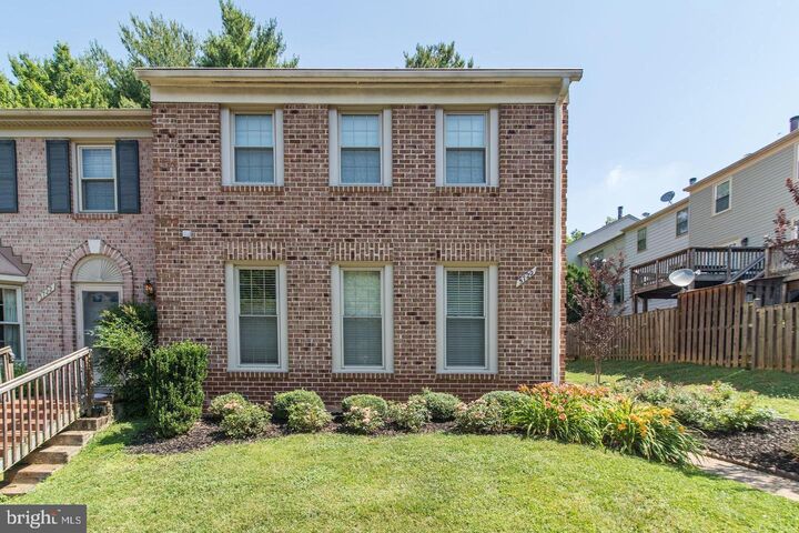 Property Photo: 5720 Crownleigh Court VA 22015