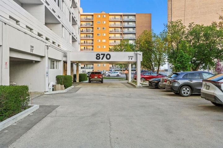 Property Photo: 870 Cambridge Street MB R3M 3H5