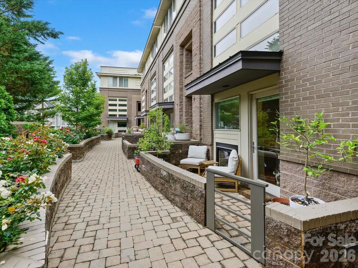 Property Photo:  420 Queens Road  NC 28207 