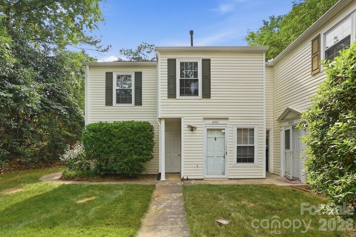 Property Photo: 8501 Pine Thicket Court NC 28226
