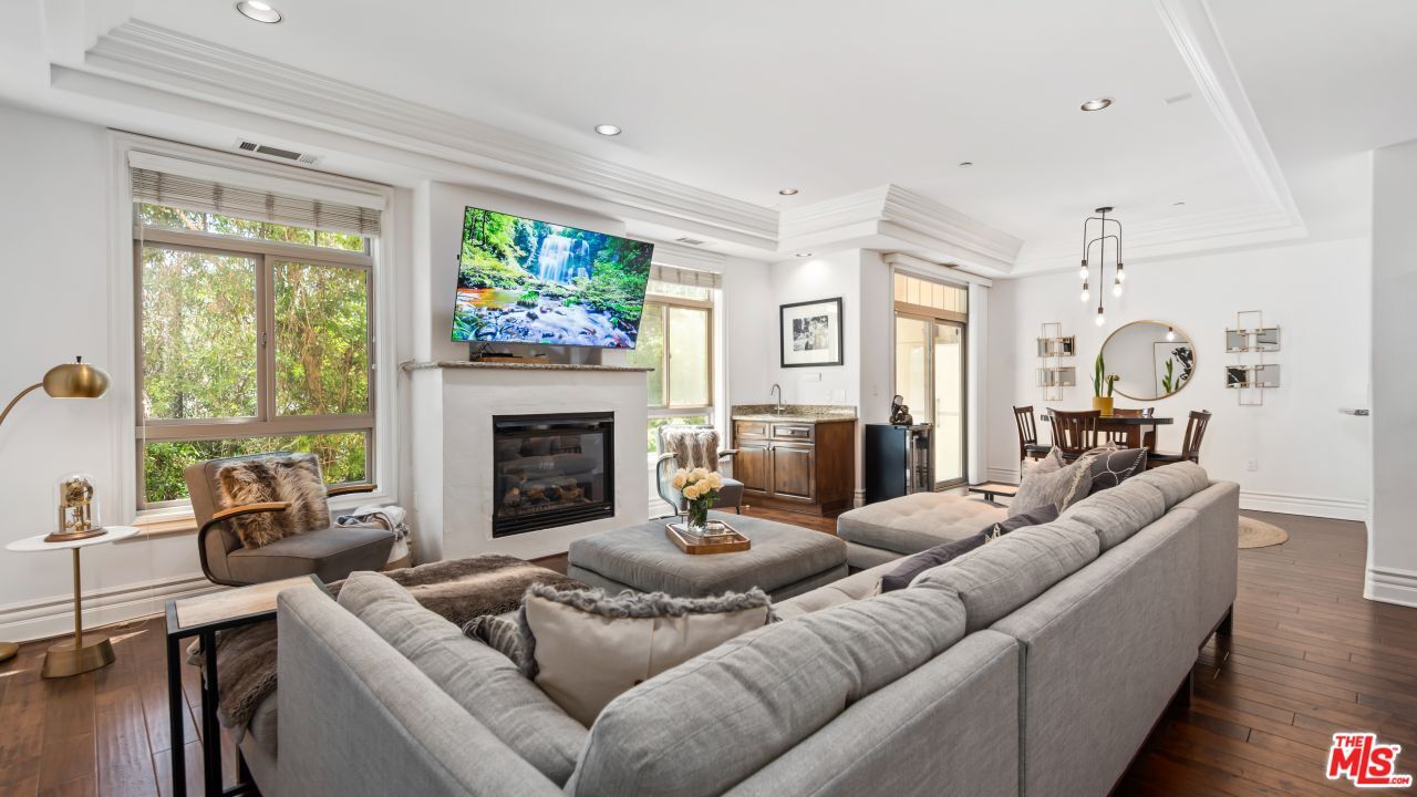 Property Photo:  11582 Moorpark St  CA 91602 