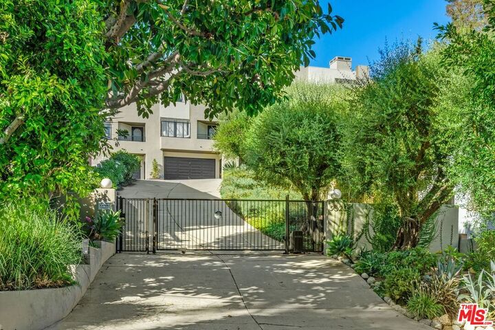 Property Photo: 3023 Berkeley Ave CA 90026