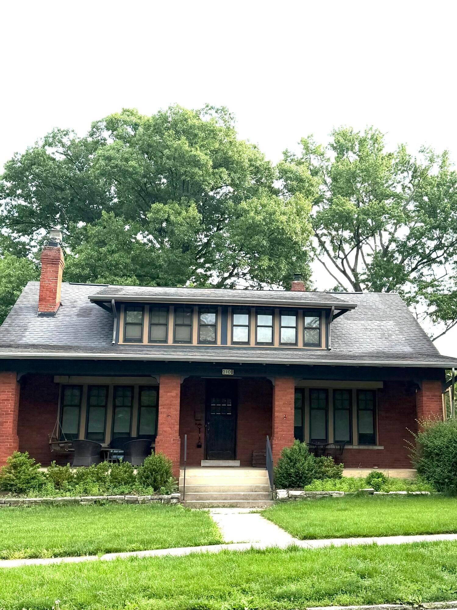Property Photo:  210 Oakland Park Avenue  OH 43214 