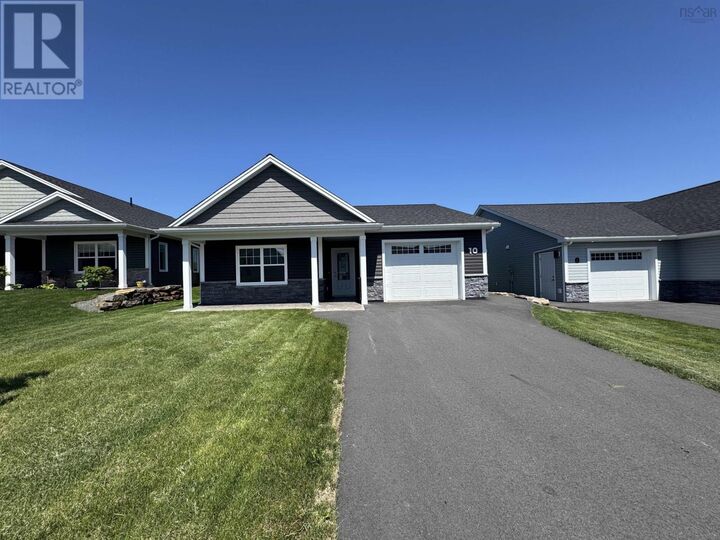 Property Photo: 10 Elizabeth Avenue NS B0N 2T0